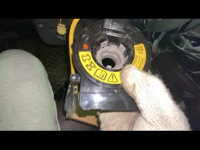 HOW TO REPLACE CLOCK SPRING, Hyundai Santa Fe, STEERING WHEEL BUTTON NOT WORKING.